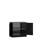 Frontansicht mit geschlossenen T&uuml;ren vom Steelboxx Metallschrank abschlie&szlig;bar Fl&uuml;gelt&uuml;renschrank Aktenschrank 750 x 800 x 380 mm schwarz X-530309 komplett montiert.